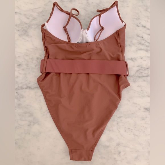 NWT Misguided one piece with tortoise belt in a mocha size 8 - Picture 5 of 10